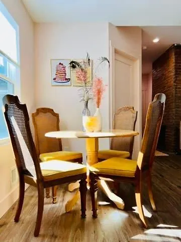 Hébergement de vacances Villa Eat-In Kitchen - Designer Chic - Steps From Agh à Pittsburgh États-Unis